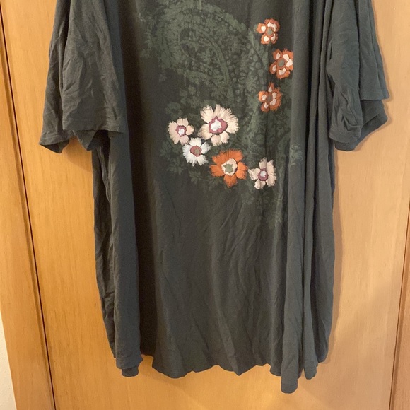 Torrid Super Soft Knits Olive Green Floral Cold Shoulder Tee Shirt Plus Size 5 - Picture 5 of 13